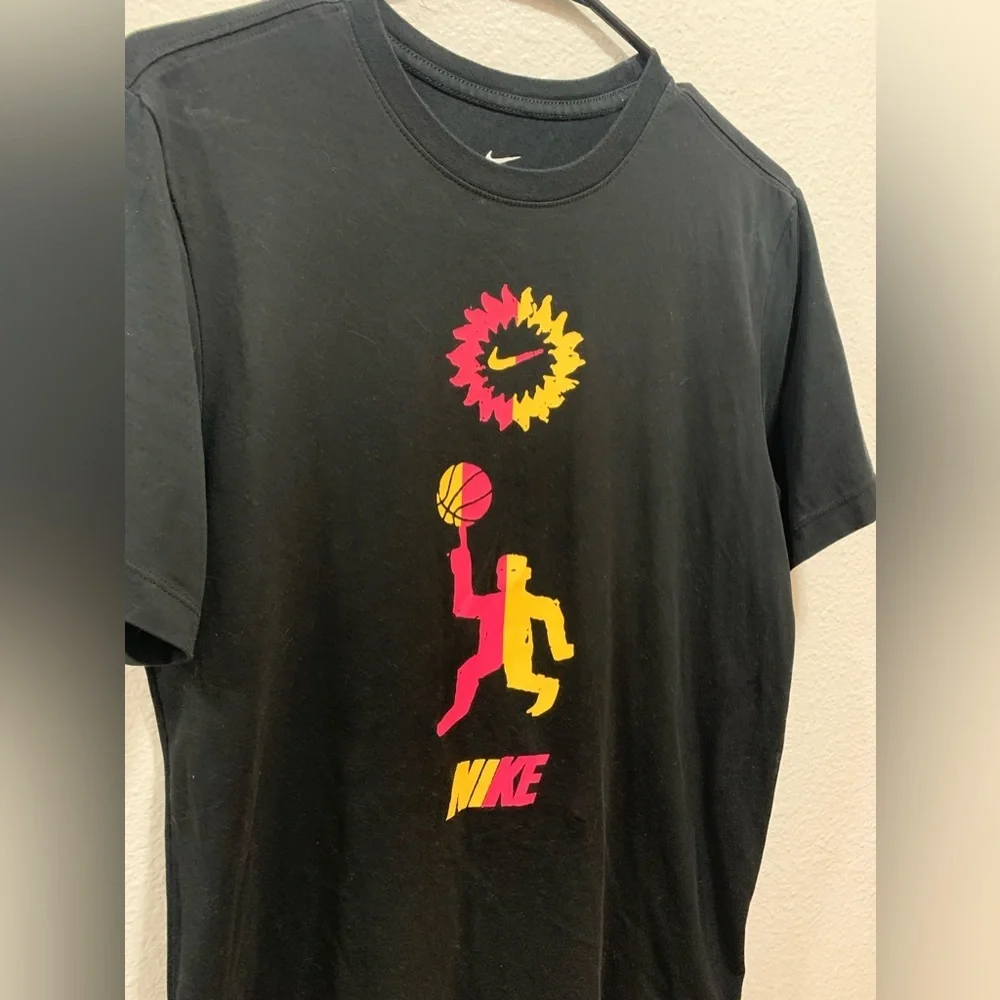 Nike tee basketball Dri Fit short sleeve unisex men’s graphic athletic shirt - Picture 3 of 4